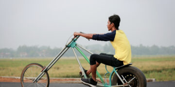 Car tire bicycles: high school students build from scrap