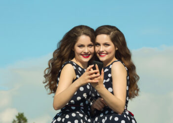 Why many identical twins can have slightly different DNA